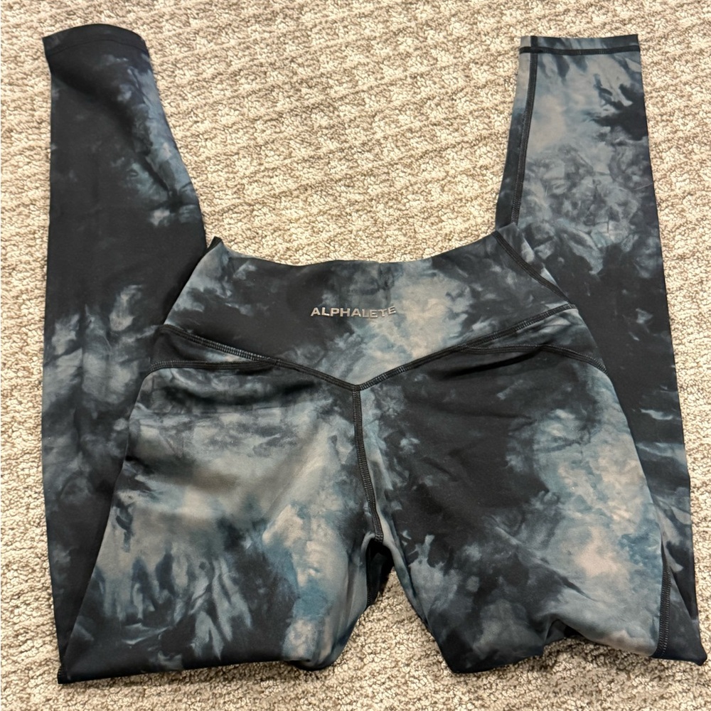 ALPHALETE Tie-Dye High-Waist Leggings - Black oil color